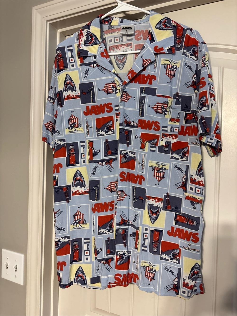JAWS MOVIE 51st Anniv. Button Down Short Sleeve Shirt Large 100% Rayon